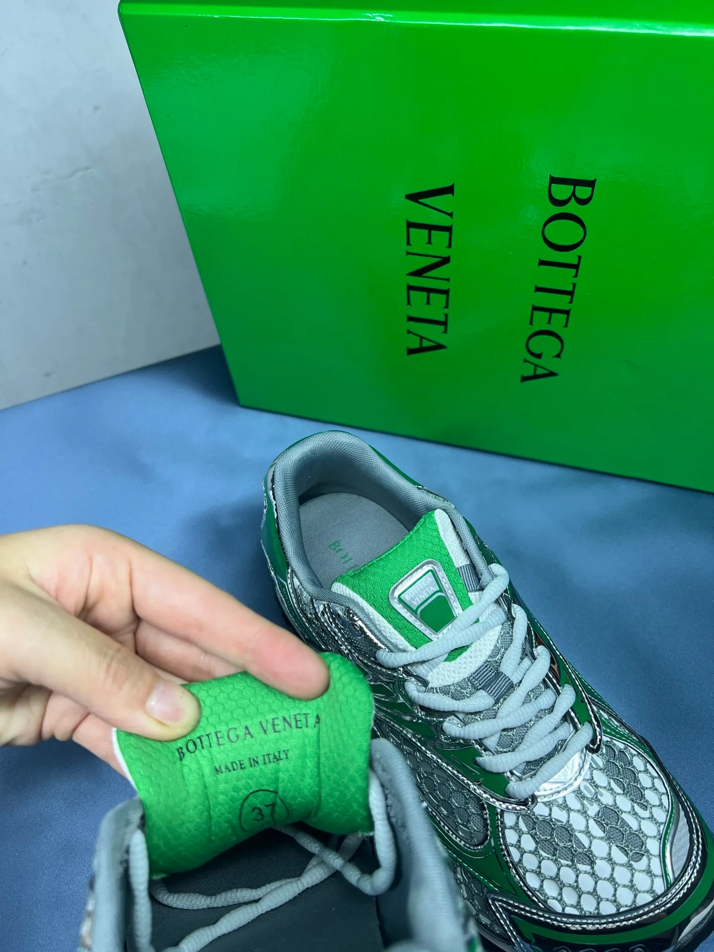 👟👟Ex-factory price 600👟👟 Men's size +10 Real photos 🔥🔥BV Orbit sneakers Wang Yibo's same style couple's dad shoes Runner sneakers, made of lightweight technical mesh fabric. Matched with geometric pattern designed rubber outsole, Wang Zha series high version. Look for the package technology. It is actually a lot taller, but the legs are still slim. Very nice, playable and durable. Matched to the standard💯 Package shoe technology. Look for the high version. The outsole is made of color-blocked TPU outsole. Women's model 35 36 37 38 39 40 41 42 (40 41 42 43 44 45 customized) (Customer logo can be accepted without refund or exchange at a favorable price) Equipped with original packaging